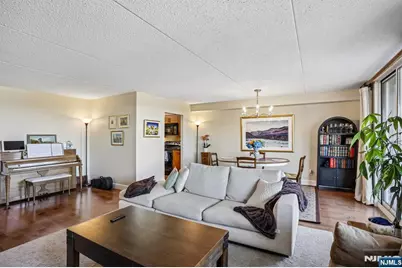 1077 River Road 303 #303, Edgewater, NJ 07020 - Photo 5