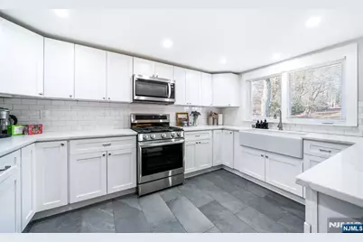 181 Pascack Road, Woodcliff Lake, NJ 07677 - Photo 9