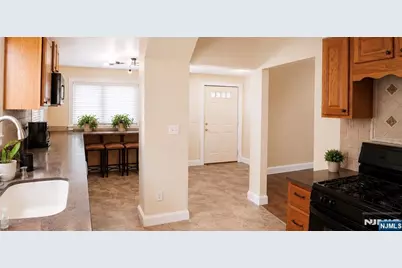 307 Raymond Street, Hasbrouck Heights, NJ 07604 - Photo 3