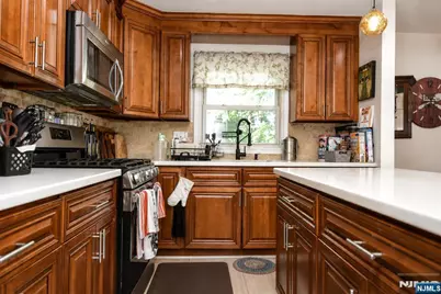 315 Myers Avenue, Hasbrouck Heights, NJ 07604 - Photo 11