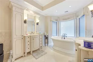 10 Lenox Ct, Fort Lee, NJ 07024 - Photo 21