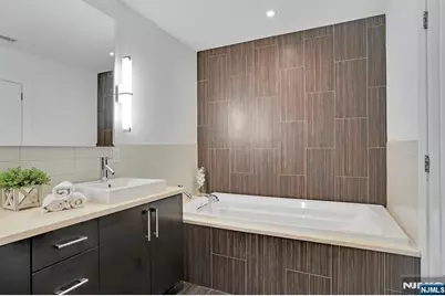 100 Thompson Lane 4D #4D, Edgewater, NJ 07020 - Photo 19