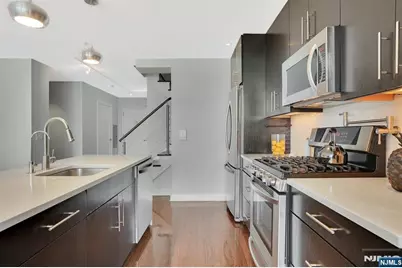 100 Thompson Lane 4D #4D, Edgewater, NJ 07020 - Photo 11