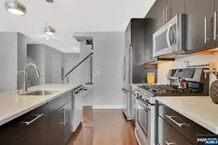 100 Thompson Ln 4D, Edgewater, NJ 07020 - Photo 11