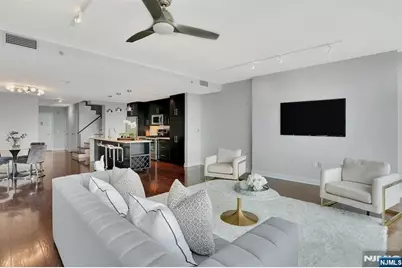 100 Thompson Lane 4D #4D, Edgewater, NJ 07020 - Photo 5