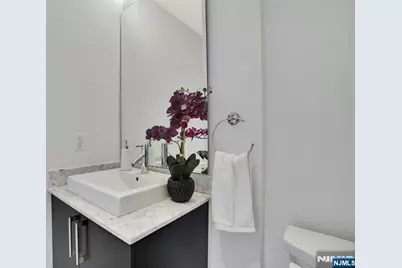 100 Thompson Lane 4D #4D, Edgewater, NJ 07020 - Photo 13