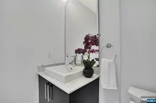 100 Thompson Ln 4D, Edgewater, NJ 07020 - Photo 13