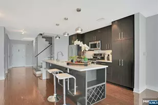 100 Thompson Ln 4D, Edgewater, NJ 07020 - Photo 9