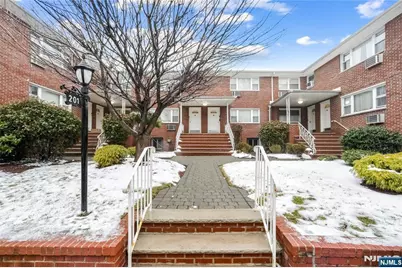 201 Oakdene Place C00E2 #C00E2, Cliffside Park, NJ 07010 - Photo 5