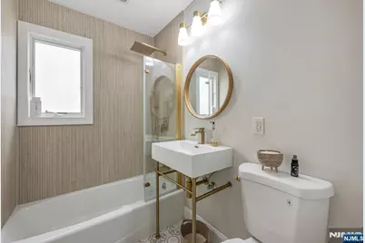 57 Memorial Place, Elmwood Park, NJ 07407 - Photo 15