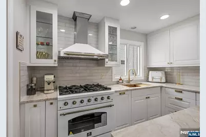 57 Memorial Place, Elmwood Park, NJ 07407 - Photo 9