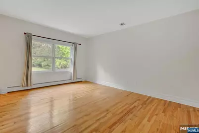 501 Clinton Avenue, Wyckoff Township, NJ 07481 - Photo 23