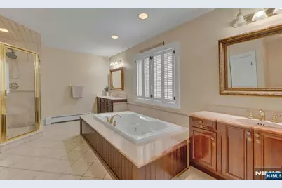501 Clinton Avenue, Wyckoff Township, NJ 07481 - Photo 17