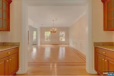 501 Clinton Avenue, Wyckoff Township, NJ 07481 - Photo 9