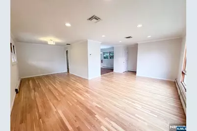 35 Dapp Court, Elmwood Park, NJ 07407 - Photo 7