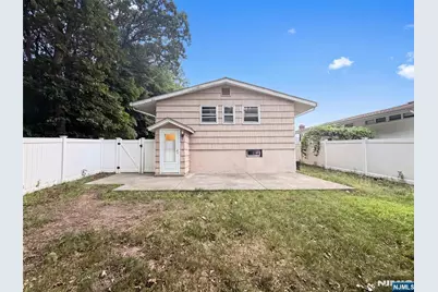 35 Dapp Court, Elmwood Park, NJ 07407 - Photo 5