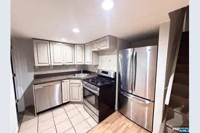 35 Dapp Court, Elmwood Park, NJ 07407 - Photo 9