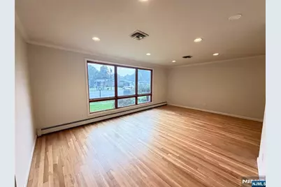 35 Dapp Court, Elmwood Park, NJ 07407 - Photo 3