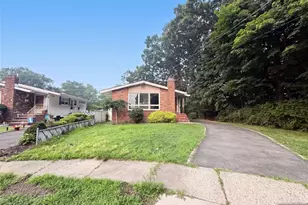 35 Dapp Ct, Elmwood Park, NJ 07407 - Photo 1