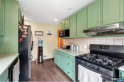 560 Glenwood Avenue, Teaneck Township, NJ 07666 - Photo 17