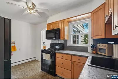 1050 Evergreen Court, New Milford, NJ 07646 - Photo 7