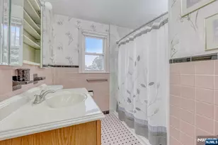 105 Arnot Pl, Paramus, NJ 07652 - Photo 9