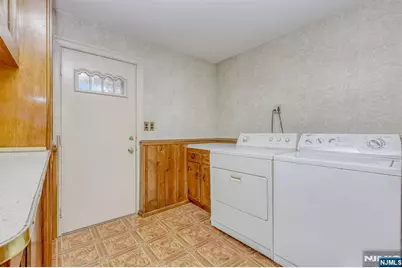 105 Arnot Place, Paramus, NJ 07652 - Photo 13