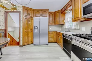 105 Arnot Pl, Paramus, NJ 07652 - Photo 5