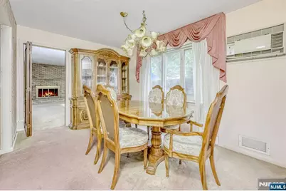 105 Arnot Place, Paramus, NJ 07652 - Photo 5