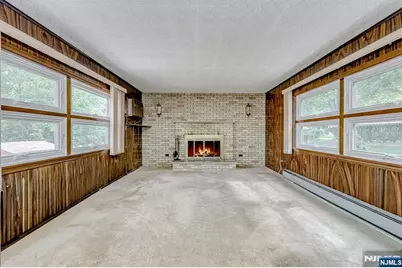 105 Arnot Place, Paramus, NJ 07652 - Photo 7