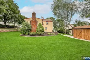 105 Arnot Pl, Paramus, NJ 07652 - Photo 13