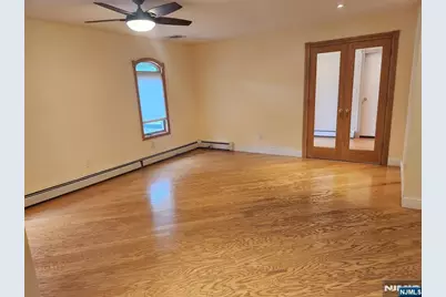 150 Thomas Drive, Paramus, NJ 07652 - Photo 15