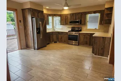 150 Thomas Drive, Paramus, NJ 07652 - Photo 5