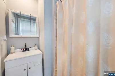 22 Comfort Place, Clifton, NJ 07011 - Photo 7