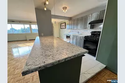 2185 Lemoine 8M #8M, Fort Lee, NJ 07024 - Photo 27