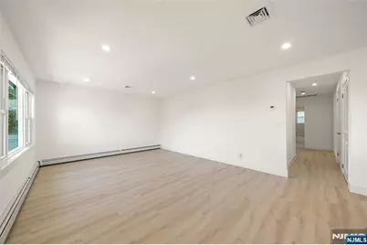 432 Oak Street, Ridgefield, NJ 07657 - Photo 3