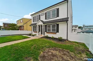 324 Thomas Ave, Lyndhurst Township, NJ 07071 - Photo 3