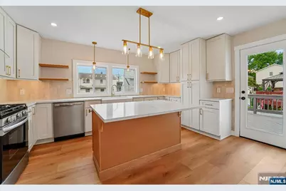 324 Thomas Avenue, Lyndhurst Township, NJ 07071 - Photo 17