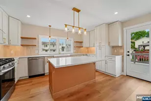324 Thomas Ave, Lyndhurst Township, NJ 07071 - Photo 17