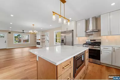 324 Thomas Avenue, Lyndhurst Township, NJ 07071 - Photo 15