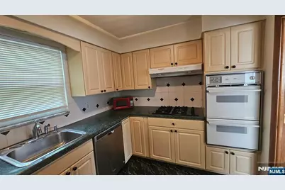 380 Coolidge Avenue, Fort Lee, NJ 07024 - Photo 5