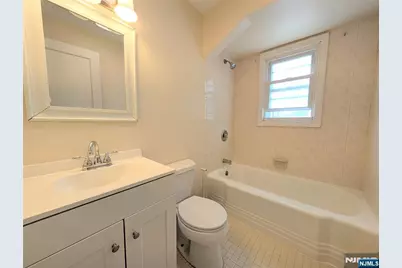 139 Eastern Way 2R #2R, Rutherford, NJ 07070 - Photo 3