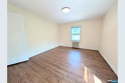139 Eastern Way 2R #2R, Rutherford, NJ 07070 - Photo 5