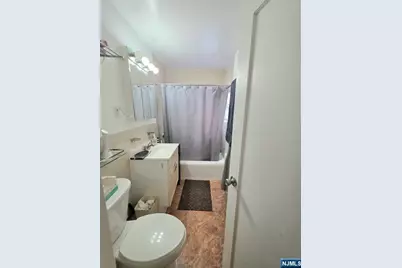 2165D N Central Road D #D, Fort Lee, NJ 07024 - Photo 5