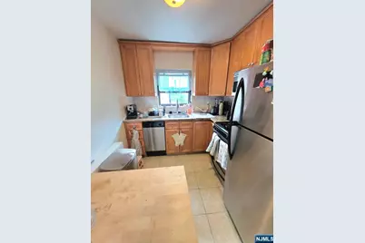 2165D N Central Road D #D, Fort Lee, NJ 07024 - Photo 3
