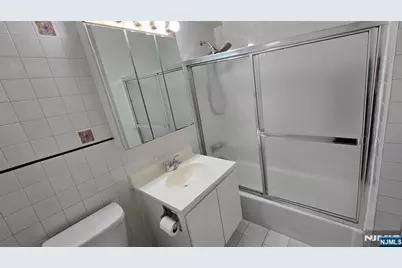 2100 Linwood Avenue 23D #23D, Fort Lee, NJ 07024 - Photo 9