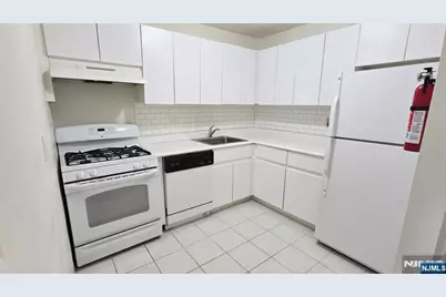 2100 Linwood Avenue 23D #23D, Fort Lee, NJ 07024 - Photo 11