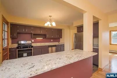 403 Longview, Northvale, NJ 07647 - Photo 5