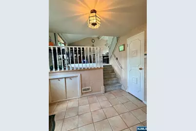 114 Sandra Drive, Totowa, NJ 07512 - Photo 3