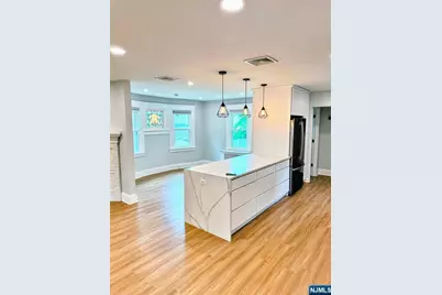 30 Knox Avenue, Cliffside Park, NJ 07010 - Photo 3